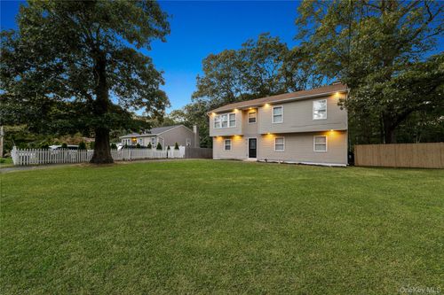 25 Nord Park Blvd, Middle Island, NY, 11953-1839 | Card Image