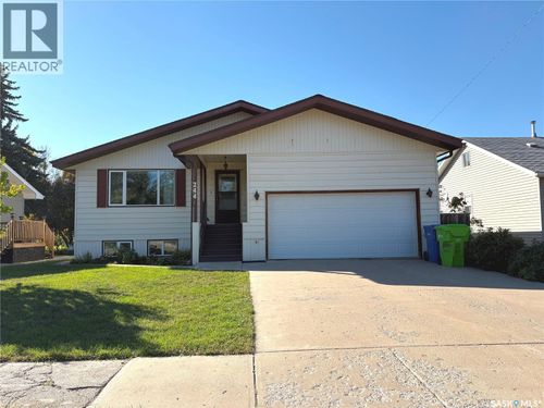 244 Central Ave, Fort Qu'appelle, SK, S0G1S0 | Card Image