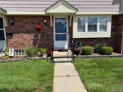 20250 S Great Oaks Cir, Clinton Township, MI, 48036-4404 | Card Image