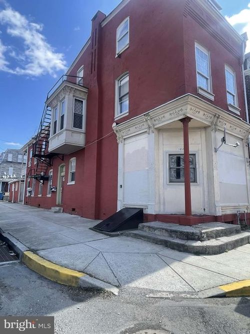 1059 Moss St, Reading, PA, 19604-2213 | Card Image