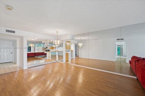 apt-304-2761 Village Blvd, West Palm Beach, FL, 33409-6927 | Card Image