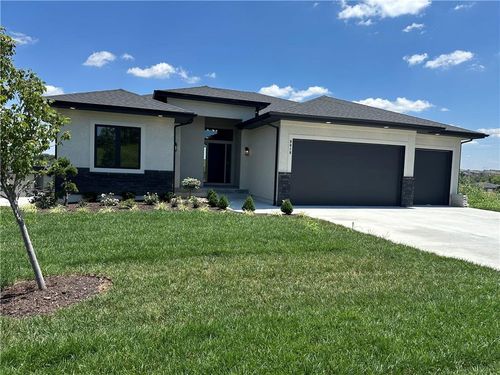 9019 Freedom Cir, Lenexa, KS, 66227-8123 | Card Image