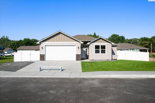 2816 S Beech St, Kennewick, WA, 99337-5415 | Card Image