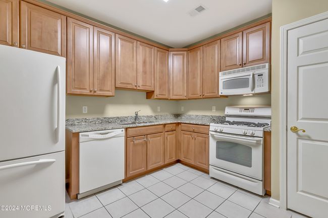 APT-128 - 540 Cranbury Rd, Home with 2 bedrooms, 1 bathrooms and null parking in East Brunswick NJ | Image 12
