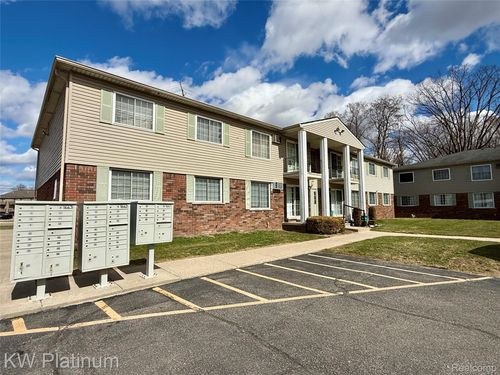 8214 24 Mile Rd, Shelby Twp, MI, 48316-3573 | Card Image