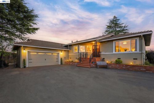 26446 Fairview Ave, Castro Valley, CA, 94542-1421 | Card Image
