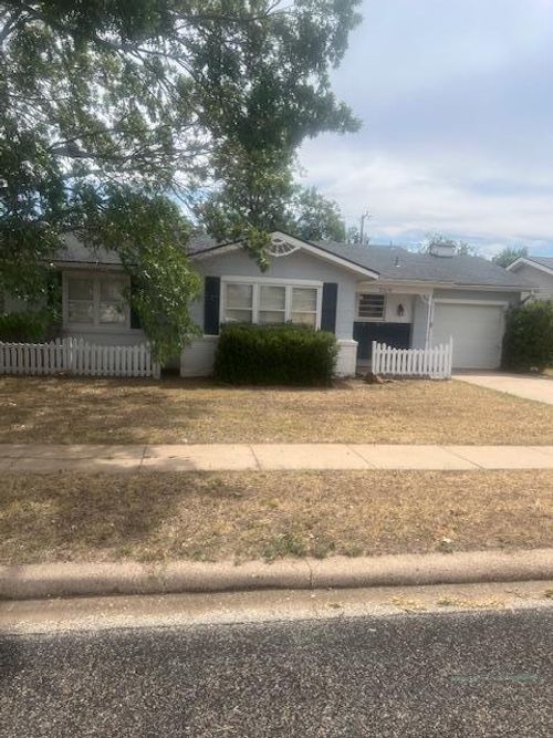 2216 42nd St, Snyder, TX, 79549-5915 | Card Image