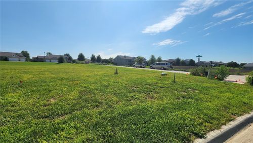 422 16th Pl Sw, Mount Vernon, IA, 52314-2500 | Card Image