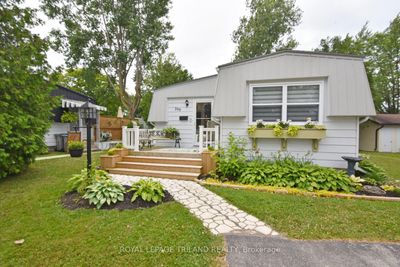 299 Glen Abbey Crt, House other with 2 bedrooms, 2 bathrooms and 2 parking in Grand Bend ON | Image 1