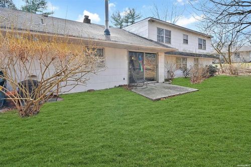 43 Seville Ln, Stony Brook, NY, 11790-3329 | Card Image