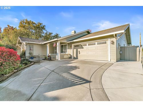 1243 Shafer Ln, Medford, OR, 97501-4583 | Card Image