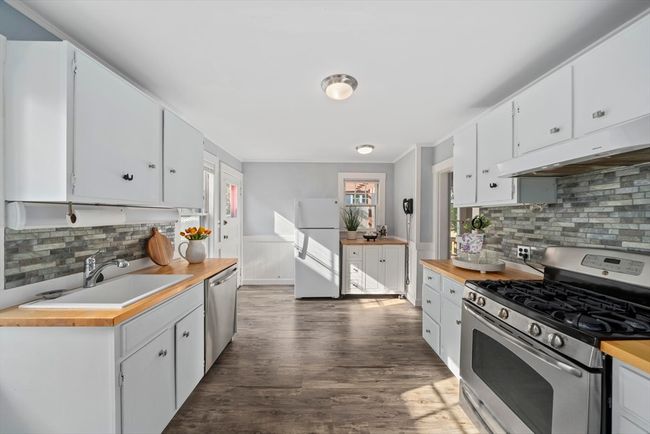 40 S Crescent Circuit, House other with 3 bedrooms, 2 bathrooms and 2 parking in Boston MA | Image 6