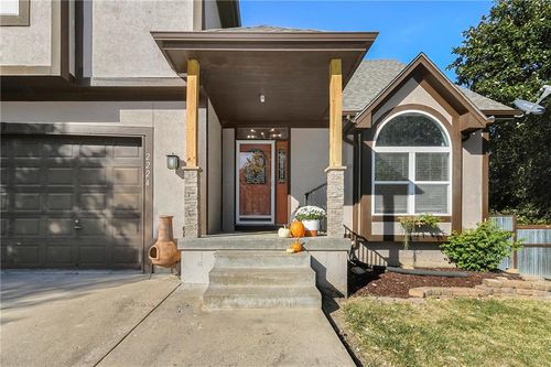 2224 Martha Ln, Greenwood, MO, 64034-9462 | Card Image