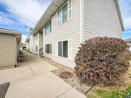 49-7115 56th St, Sioux Falls, SD, 57106 | Card Image