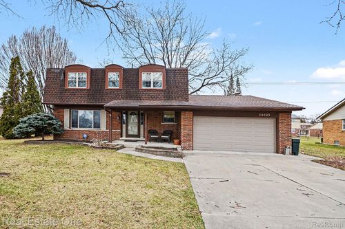 16025 Wrotham Ct, Clinton Township, MI, 48038-4092 | Card Image