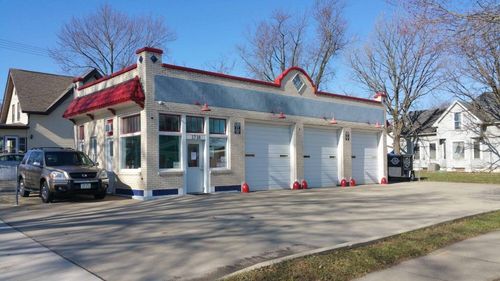 1718 C St, Cedar Rapids, IA, 52404-5933 | Card Image