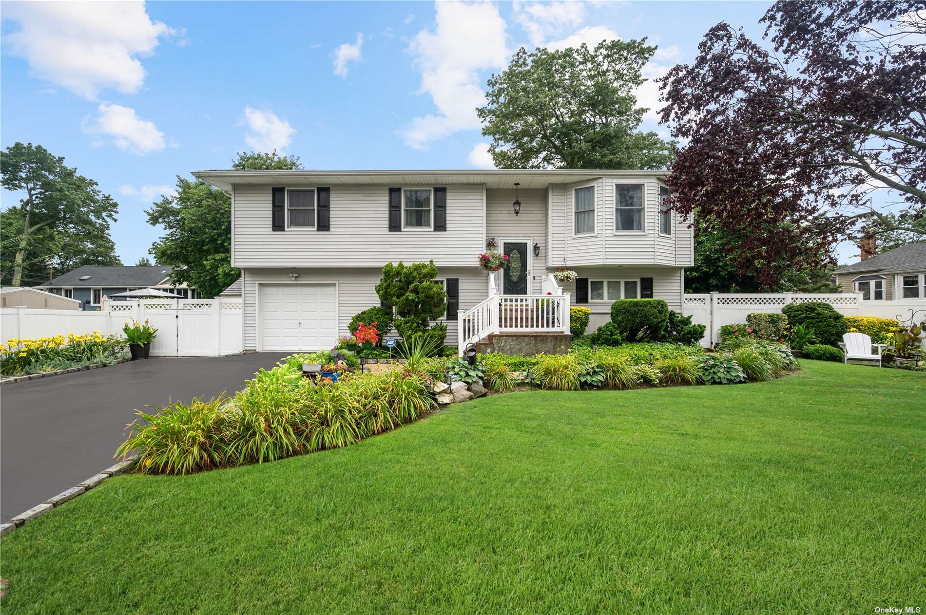 Brown Pl, Ronkonkoma, NY 11779