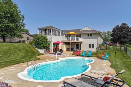 1279 Lake Valley Dr, Fenton, MI, 48430-1209 | Card Image