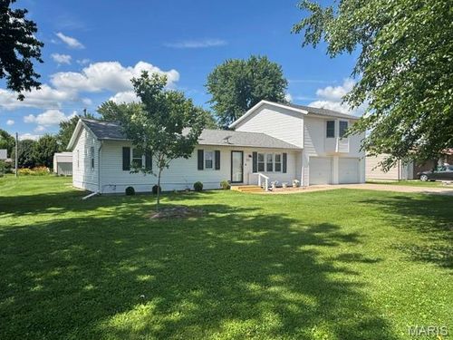918 Lawn St, Monroe City, MO, 63456-1432 | Card Image