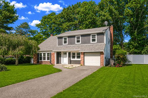 4 Summercress Ln, Coram, NY, 11727-2615 | Card Image