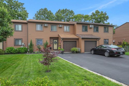 41 Bayberry Cir, Fishkill, NY, 12524-2604 | Card Image