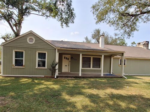 202 Watt St, El Campo, TX, 77437-2930 | Card Image