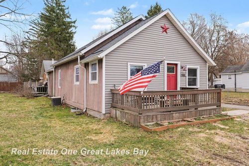 621 W Hosmer St, Saint Charles, MI, 48655-1735 | Card Image