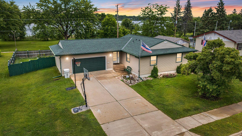 514 1st Ave Nw, Chisholm, MN, 55719-1608 | Card Image