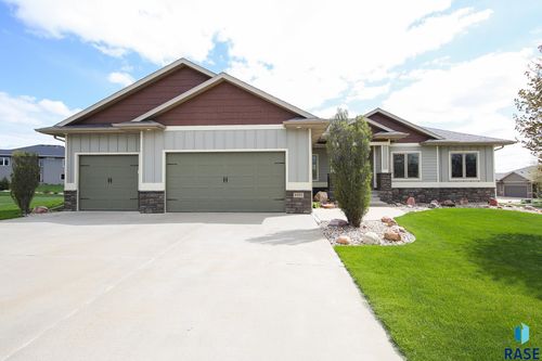 8201 E Arctic Willow Cir, Sioux Falls, SD, 57110-7000 | Card Image