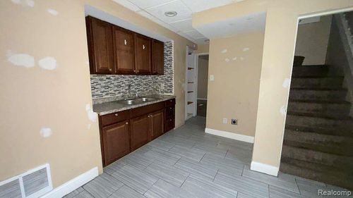 12061 Wade St, Detroit, MI, 48213-1719 | Card Image