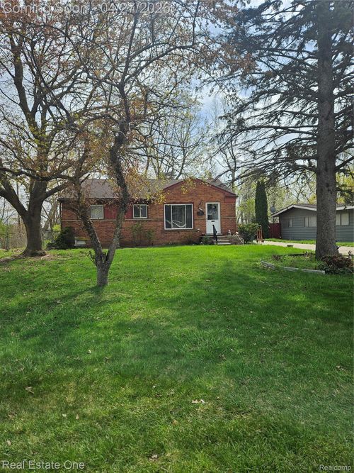 5947 Southward Ave, Waterford, MI, 48329-1580 | Card Image