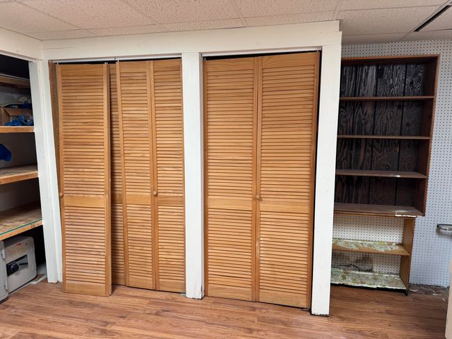 Work room with storage | Image 28