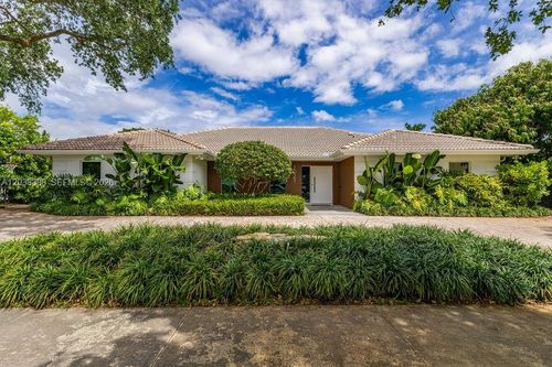 2021 Ne 212th Street, Miami, FL, 33179 | Card Image