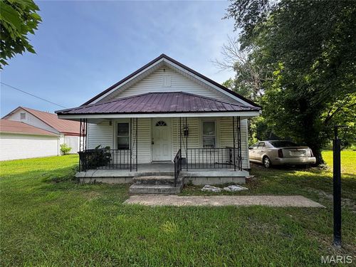 527 W Victor St, Poplar Bluff, MO, 63901-6556 | Card Image