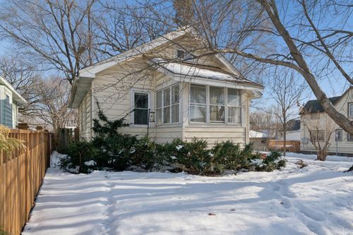802 Howell St N, Saint Paul, MN, 55104-1026 | Card Image