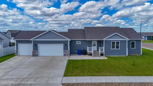 2066 Wahl St, Dickinson, ND, 58601-5295 | Card Image