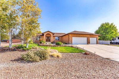 437 W Gateway Dr, House other with 5 bedrooms, 2 bathrooms and 3 parking in Pueblo West CO | Image 2