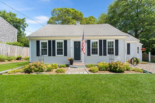 20 Amvets Ave, Falmouth, MA, 02540-3352 | Card Image
