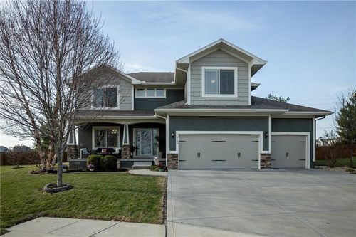 104 Sw Greenbriar Dr, Blue Springs, MO, 64064-1500 | Card Image