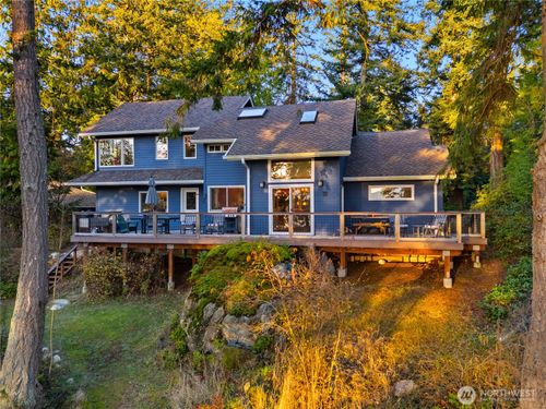 7404 Holiday Blvd, Anacortes, WA, 98221-9093 | Card Image