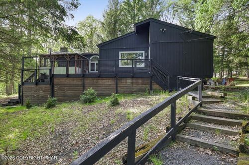 2329 Cramer Ct, Bushkill, PA, 18324-7901 | Card Image