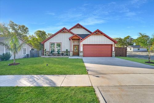 8321 Raymond Ave, White Settlement, TX, 76108-1612 | Card Image