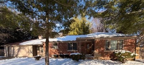 18671 Huntington Ave, Harper Woods, MI, 48225-2087 | Card Image