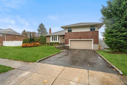 15 Morris Dr, Syosset, NY, 11791-6412 | Card Image