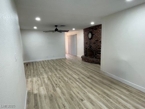 7135 Kenwood St, Las Vegas, NV, 89147-4737 | Card Image