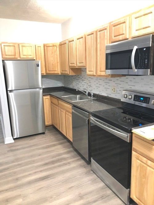32b-122 Berkshire St, Cambridge, MA, 02141-1444 | Card Image