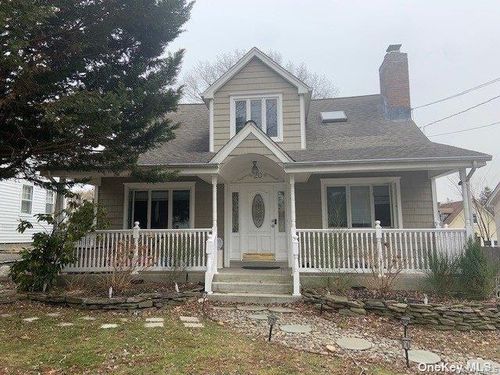 20 10th St, Locust Valley, NY, 11560-1525 | Card Image