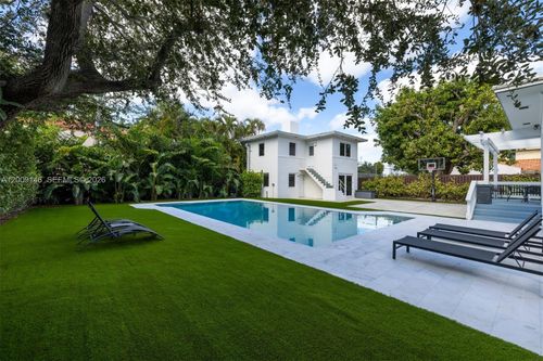 4340 Pine Tree Dr, Miami Beach, FL, 33140-3114 | Card Image