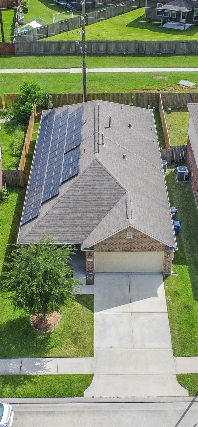 An amazing aerial view of this stunning home. | Image 38