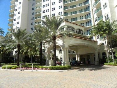 218 - 19900 E Country Club Dr, Condo with 2 bedrooms, 2 bathrooms and null parking in Aventura FL | Image 1